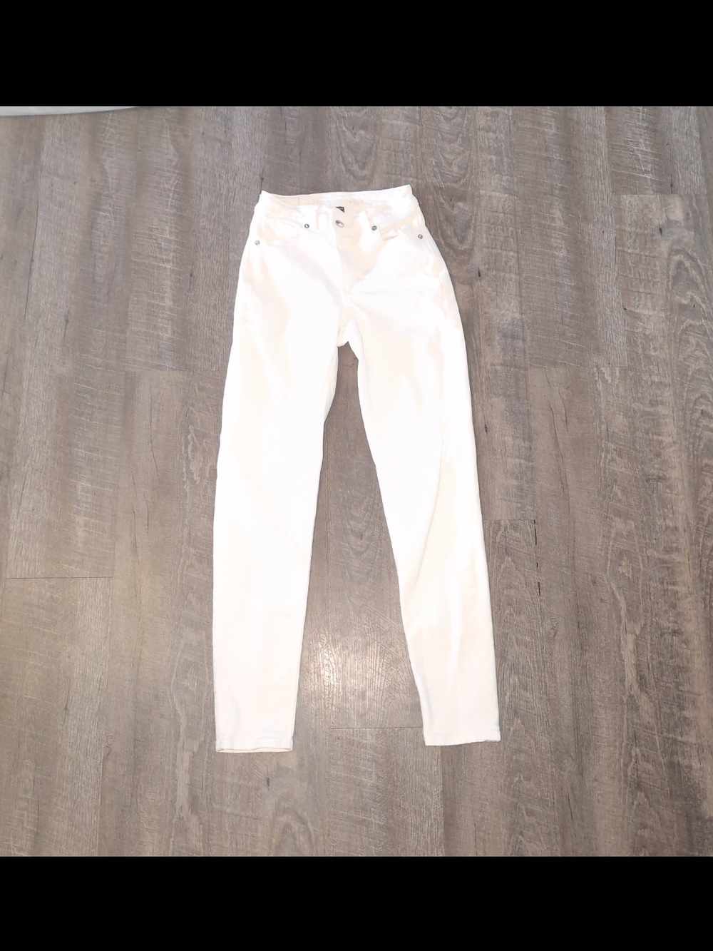 American Eagle - White Mom Jeans- size 00 Long- excellent condition